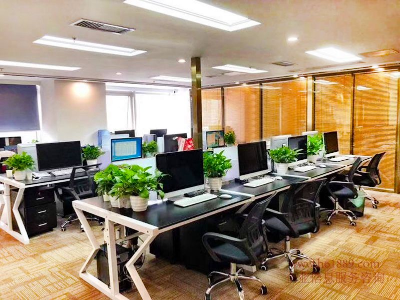 會展中心地鐵口現代國際商務大廈多套辦公室出租，網絡技術服務完善，圖片實拍，租客免擁